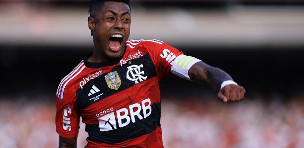 Flamengo assina renovação de Bruno Henrique por três anos