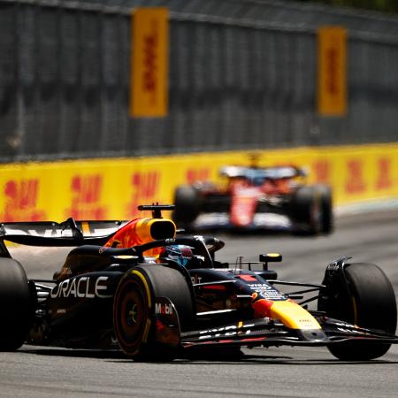 Max Verstappen (Red Bull) lidera a tabela da temporada com bastante tranquilidade
