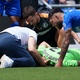 Goleiro sofre lesão cerebral após choque em partida do Espanhol; assista