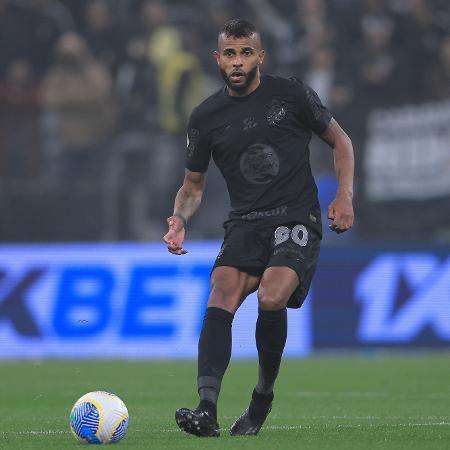 Alex Santana, jogador do Corinthians, em jogo contra o Criciúma