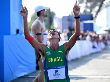 'Não estamos brincando de rebolar', diz Caio Bonfim após prata inédita