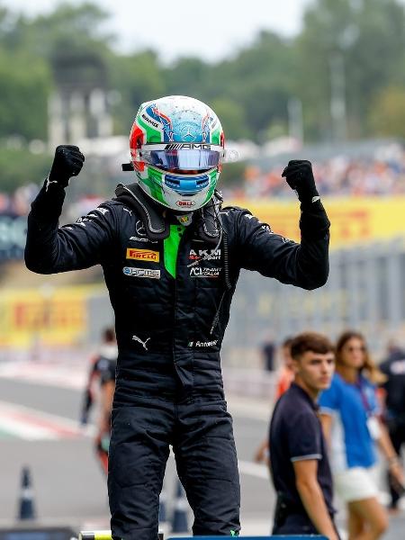 Kimi Antonelli celebra a vitória no GP da Hungria de F2