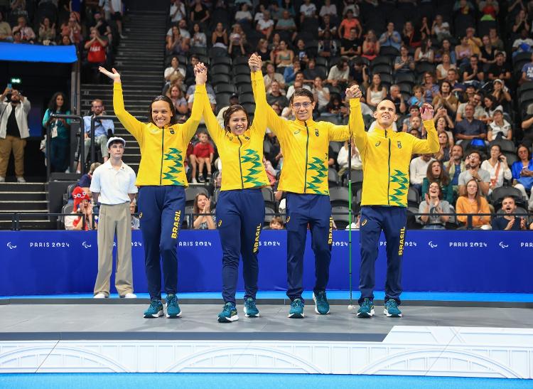 Brasil conquistou a prata no 4x100m livre - 49 pontos nas Paralimpíadas de Paris