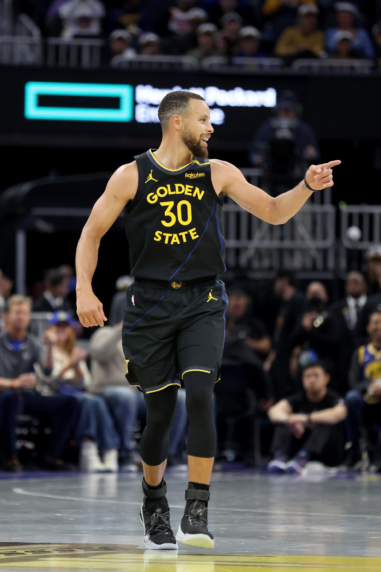 Stephen Curry e Draymond Green desfalcam Warriors contra o Rockets