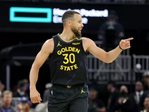 NBA: Curry decide em reencontro com Klay Thompson; Warriors vencem Mavericks