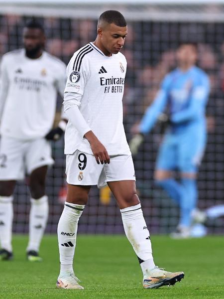 Mbappé se lamenta durante Liverpool x Real Madrid, duelo da Champions League