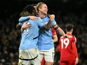 Com De Bruyne, City bate Forest e volta a vencer após quase 40 dias