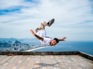 'Perdi a perna, ganhei asas': Quem é o b-boy brasileiro que brilhou nos EUA