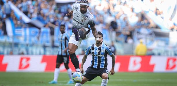 Memphis provoca goleiro do Grêmio após confusão e marca golaço.