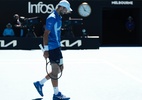 Djokovic abandona jogo, e Zverev vai à final do Australian Open - Darrian Traynor/Getty Images