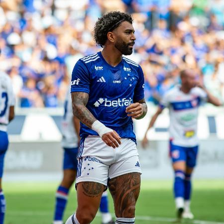 Gabigol, do Cruzeiro, em ação no jogo contra o Betim, pelo Mineiro