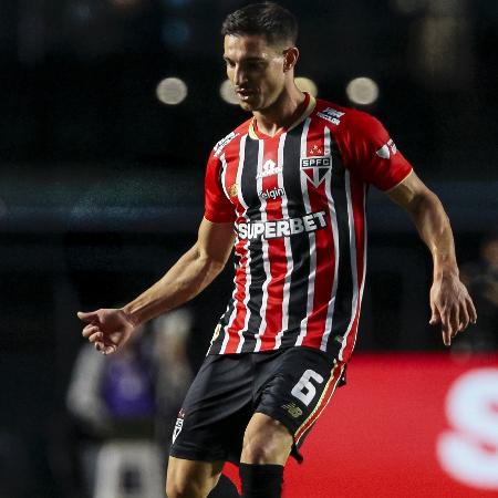 Cédric Soares, lateral do São Paulo, em partida contra o Cruzeiro - Marco Miatelo/AGIF