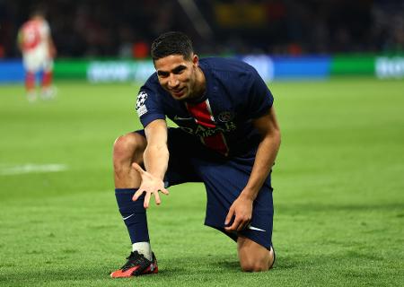 Hakimi comemora gol do PSG sobre o Arsenal em confronto da Champions League Hakimi comemora gol do PSG sobre o Arsenal em confronto da Champions League