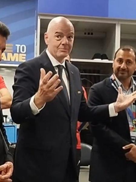 Gianni Infantino, presidente da Fifa, durante discurso a jogadores do Irã na Copa do Mundo