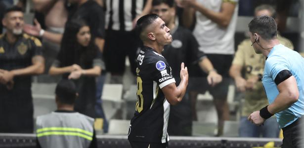 Cuello marca nos acréscimos, Atlético-MG empata com Bragantino e avança