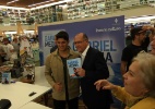 Lançamento de livro de Medina tem governador vaiado e bate boca - Luiza Oliveira