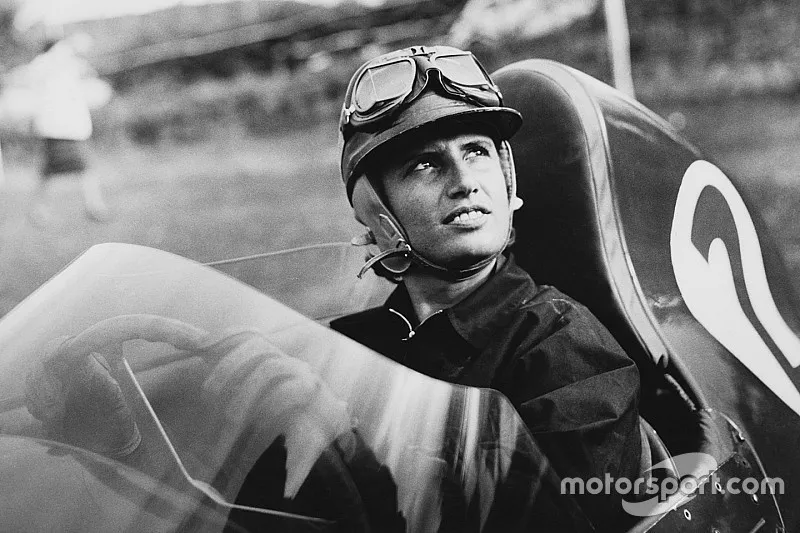 Maria Teresa de Filippis, conhecida por ser a primeira mulher a pilotar um carro de Fórmula 1, morreu neste sábado aos 89 anos - Reprodução/Motorsport.com