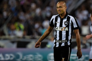 Em nota, Botafogo afirma querer jogar contra o Fortaleza na terça-feira -  Lance!