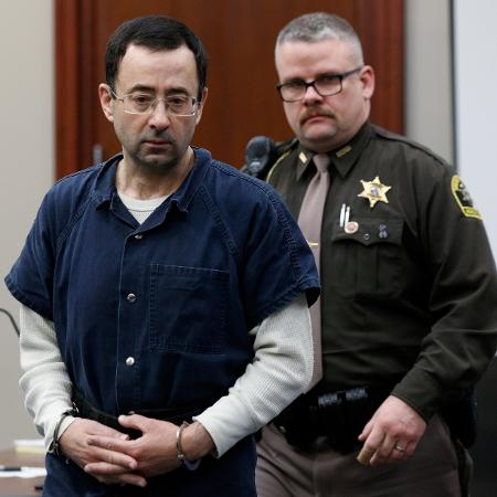 Larry Nassar chega para audiência na corte em Lansing, no Estado de Michigan - Brendan McDermid/Reuters