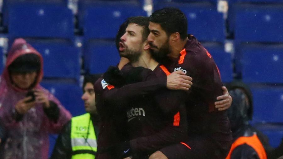 Piqué comemorou gol do Barcelona provocando a torcida do Espanyol - REUTERS