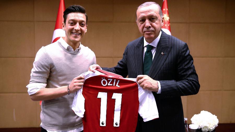 Mezut Özil encontra o presidente da Turquia, Recep Tayyip Erdogan, em Londres - AFP PHOTO / TURKISH PRESIDENTIAL PRESS OFFICE / KAYHAN OZER