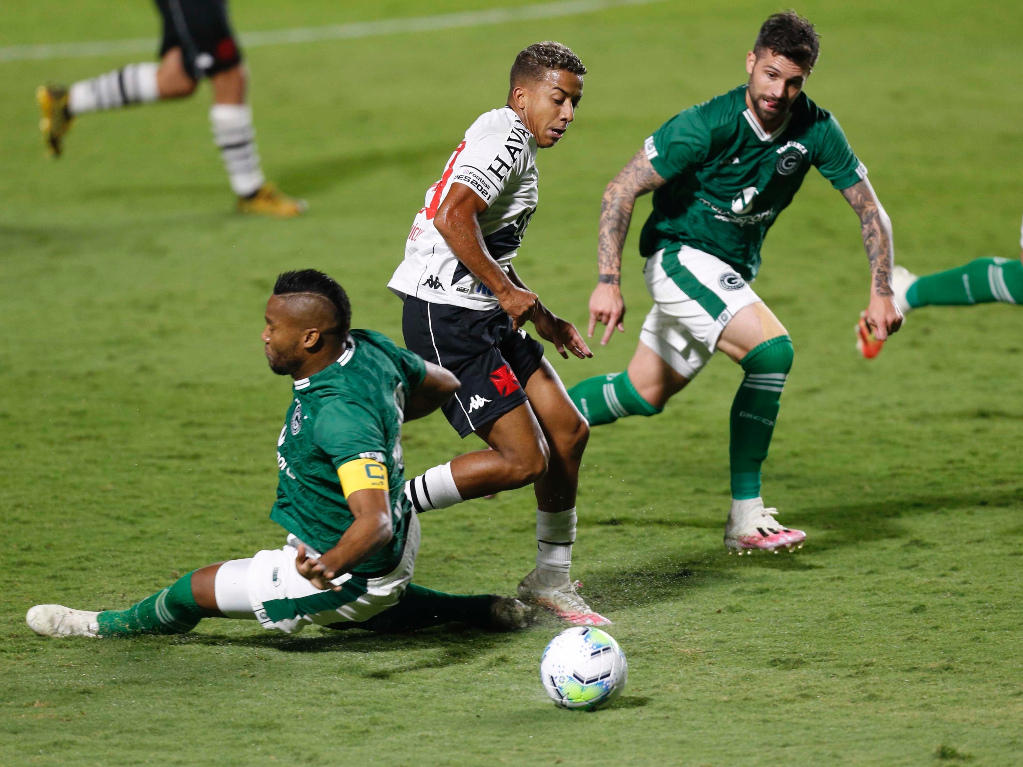 Onde assistir a Goiás x Vasco e escalações para o jogo