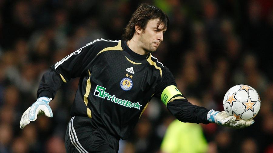 Olexandr Shovkovskiy em ação pelo Dínamo de Kiev em 2007; reserva em amistoso - Ben Radford/Corbis via Getty Images