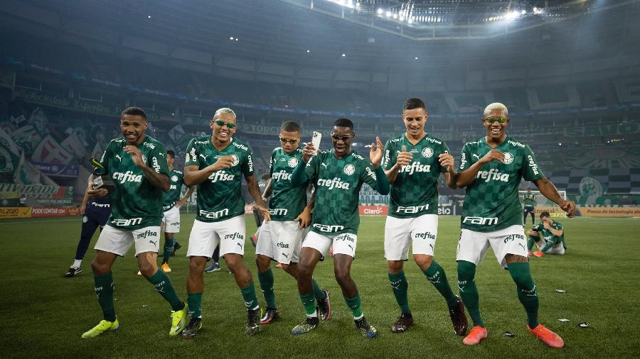 Jogadores do Palmeiras fazendo dança durante comemoração do título da Copa do Brasil - Lucas Figueiredo/CBF