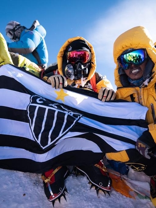 Alpinista que escalou Everest quer inspirar o Galo na Libertadores