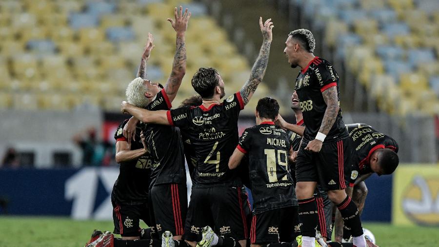 Jogadores do Flamengo comemoram o gol de Andreas contra o Juventude - Thiago Ribeiro/AGIF