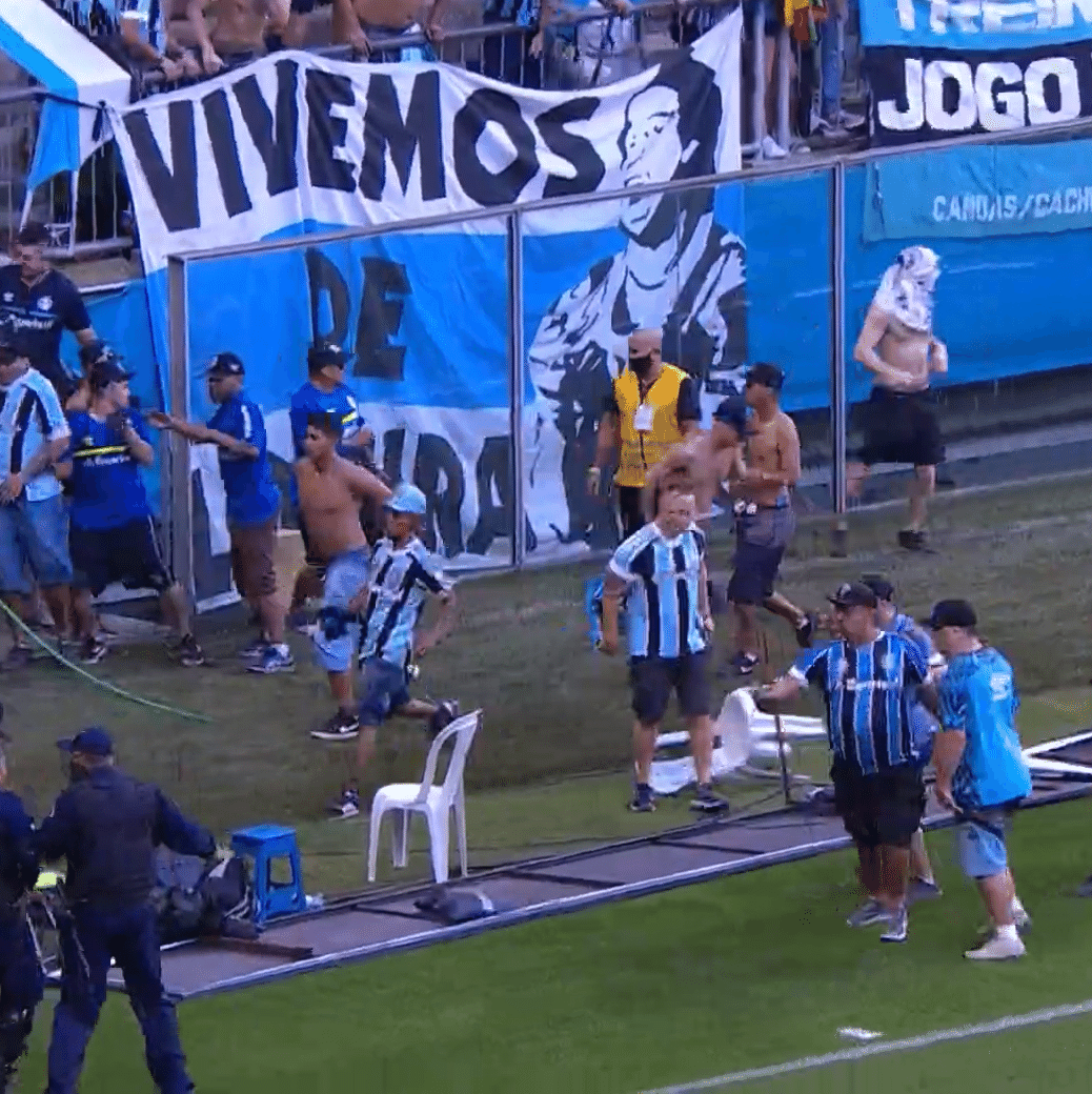 Em jogo movimentado, Grêmio acaba superado pelo líder, no Mineirão