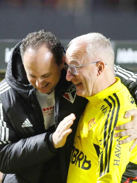 Rogerio Ceni e Dorival Jr se cumprimentam em jogo entre São Paulo e Flamengo pela Copa o Brasil; 3 a 1 no Morumbi foi a 9ª vitória do Fla sobre Ceni em 9 confrontos - FLAVIO CORVELLO/FUTURA PRESS/ESTADÃO CONTEÚDO