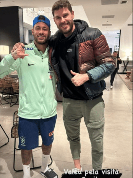 Neymar posa ao lado de Bruninho, após treino da seleção brasileira - Reprodução/Instagram