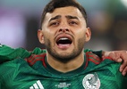 Jogador do México chora durante hino em estreia na Copa do Mundo - Dean Mouhtaropoulos/Getty Images