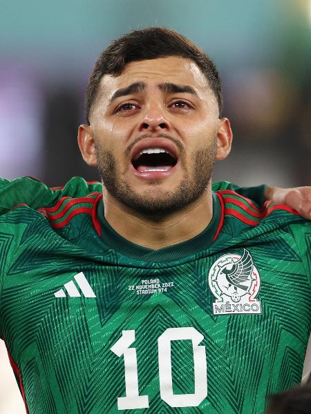 Alexis Vega, camisa 10 da seleção mexicana, chorou durante a execução do hino de seu país - Dean Mouhtaropoulos/Getty Images