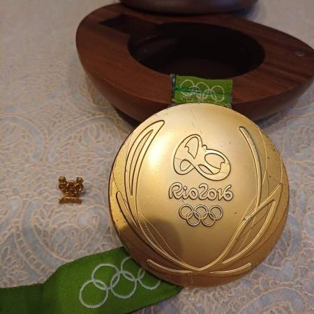 Medalha de ouro conquistada pela seleção olímpica de futebol no Rio-2016