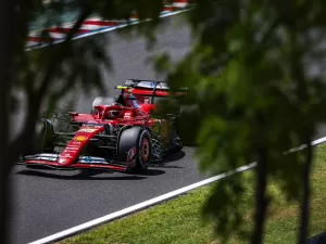 Sainz lidera treino livre na Hungria e Mercedes sofre com apagão online