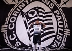 Depay veste camisa do Corinthians pela 1ª vez e faz penteado com símbolo - Rodrigo Coca/Ag. Corinthians