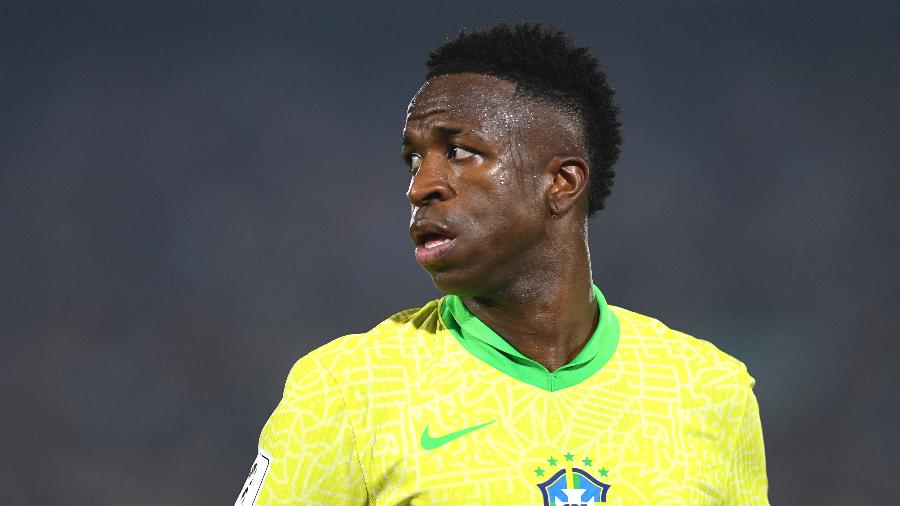 Vini Jr em ação durante Paraguai x Brasil, duelo das Eliminatórias, em setembro - Christian Alvarenga/Getty Images