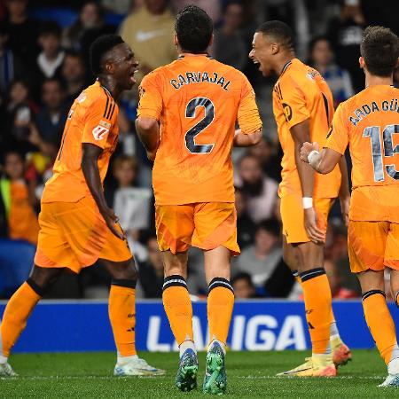 Vini Júnior e Mbappé comemoram gol pelo Real Madrid