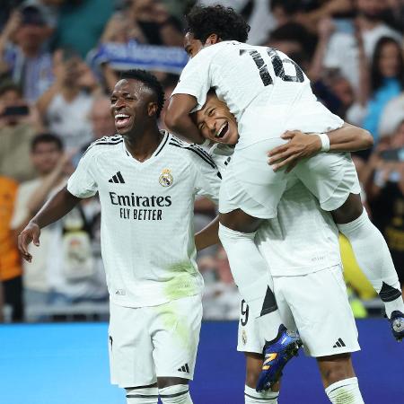 Vini Jr, Endrick e Mbappé comemoram gol do Real Madrid pelo Campeonato Espanhol