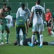 Volante do Coritiba passa mal em campo e é levado de ambulância a hospital