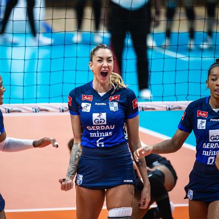 Thaisa, do Gerdal Minas, em partida contra o SESI Bauru pela Superliga Feminina de Vôlei.