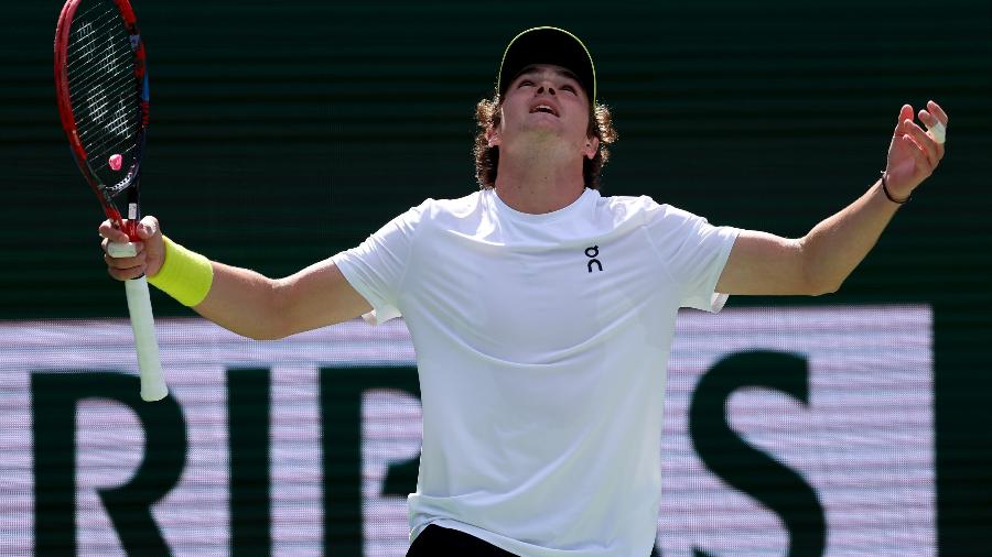 João Fonseca na primeira rodada do Masters 1000 de Indian Wells em 2025 João Fonseca na primeira rodada do Masters 1000 de Indian Wells em 2025