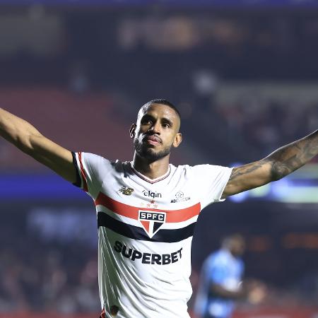 André Silva comemora após marcar para o São Paulo contra o Grêmio pelo Campeonato Brasileiro 2025 André Silva comemora após marcar para o São Paulo contra o Grêmio pelo Campeonato Brasileiro 2025