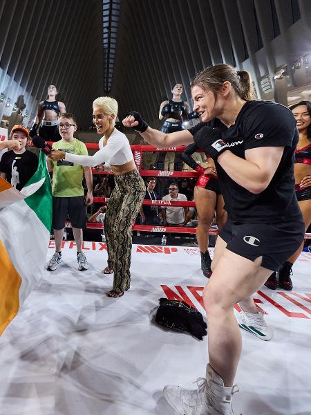 Katie Taylor leva crianças irlandesas ao ringue em treino aberto em Nova York Katie Taylor leva crianças irlandesas ao ringue em treino aberto em Nova York