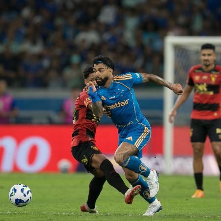 Gabigol, do Cruzeiro, em ação contra o Sport pelo Campeonato Brasileiro