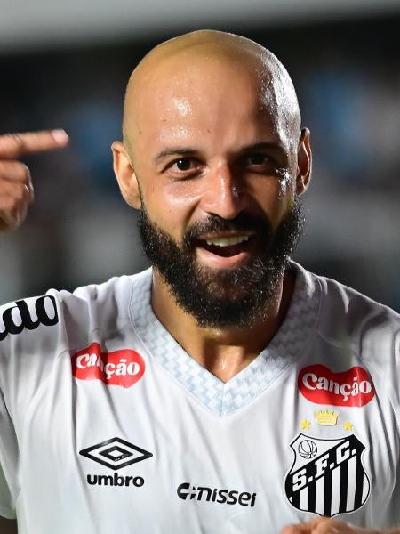 Thaciano tem seis com a camisa do Santos na atual temporada