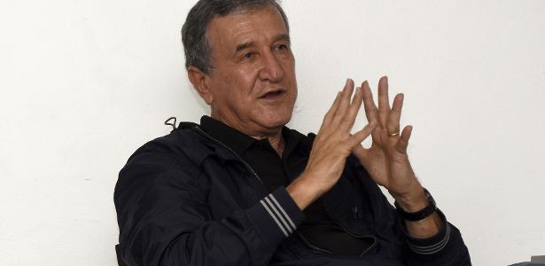 Parreira continua na UTI com insuficiência respiratória e leve melhora