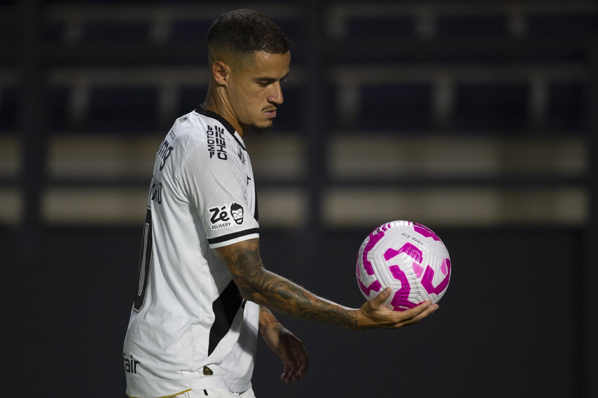 Philippe Coutinho durante o confronto entre Vasco e Bragantino no estadio Cicero De Souza Marques  - undefined
